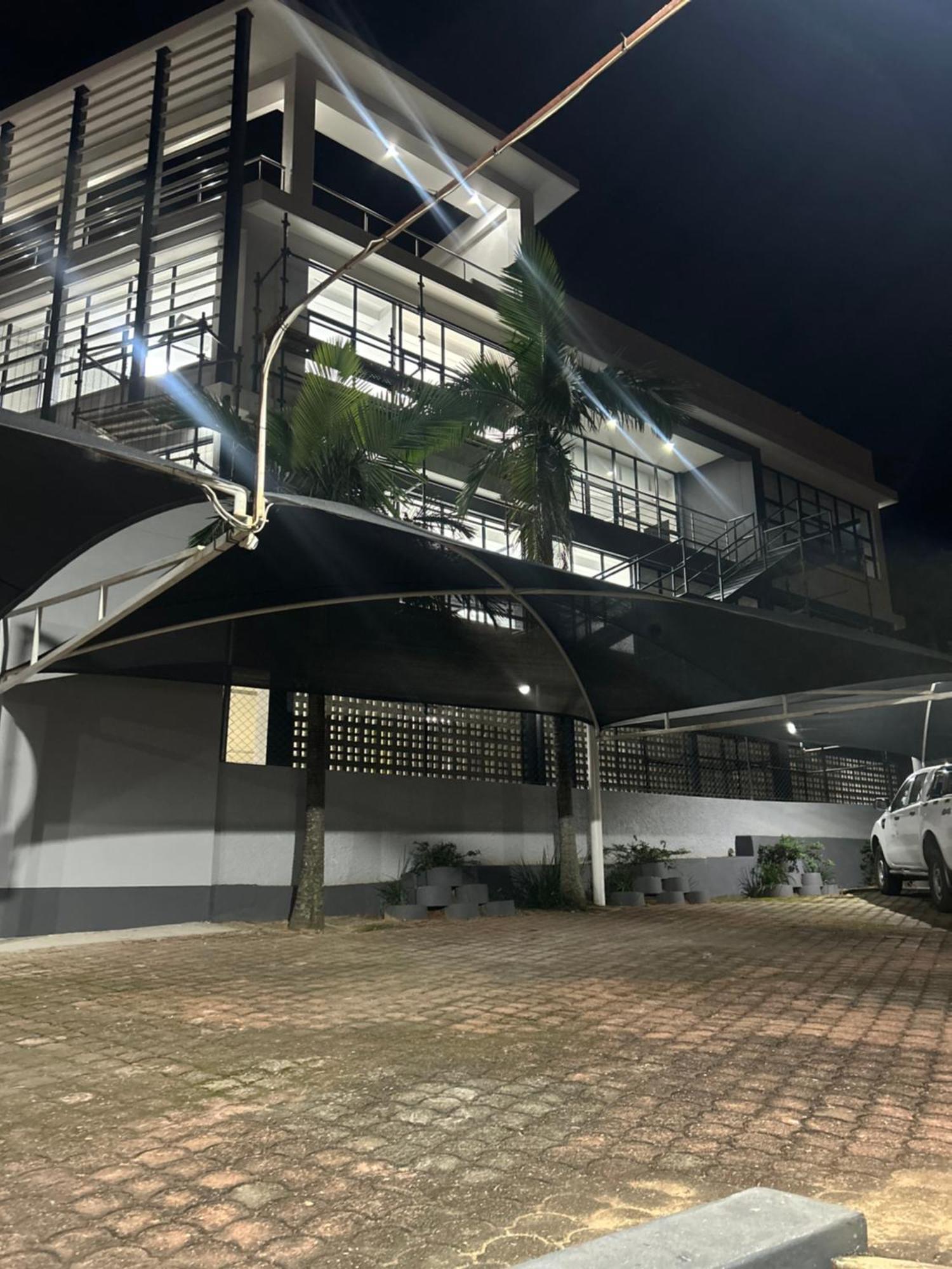 Skyfly Bed & Breakfast Manzini Exterior photo